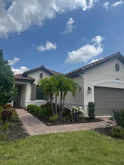3 bed, 2.5 bath, 1828 sqft, $3,200 — Photo 1