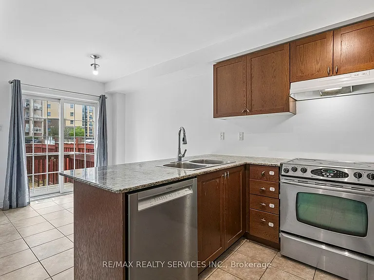 1385 Costigan Rd — Photo 10