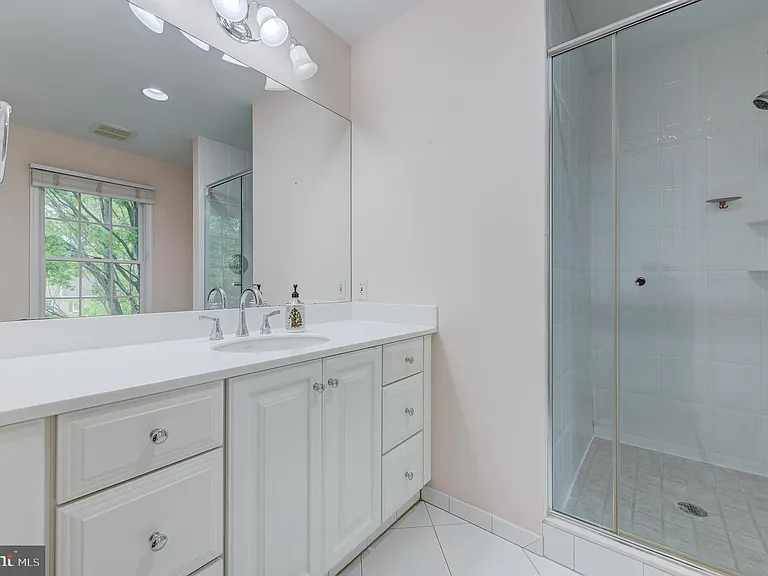 42 Ellsworth Dr — Photo 41
