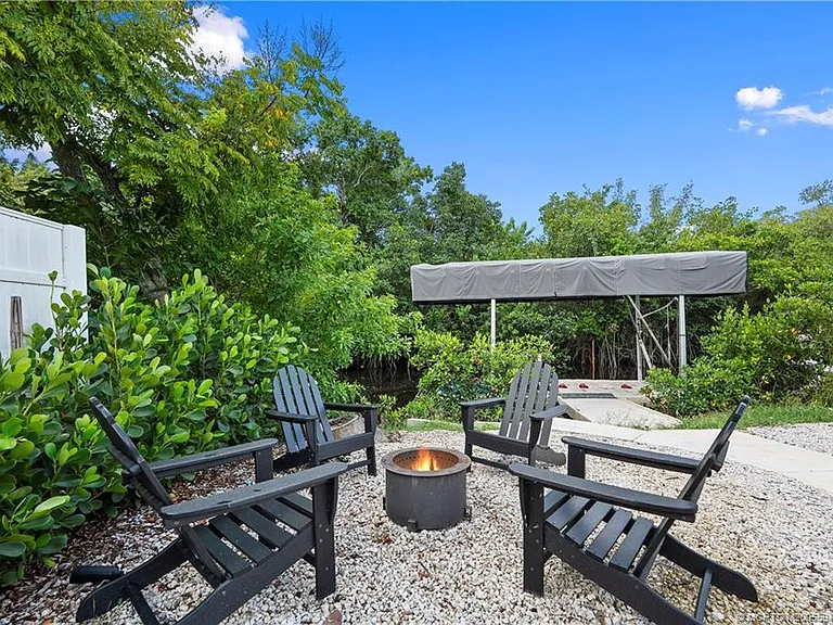 30 SW Hideaway Pl — Photo 24