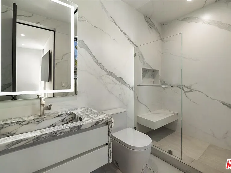 621 N Rodeo Dr — Photo 19