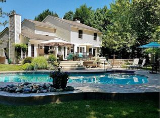 11 Blackfriar Ct, Getzville, NY 14068