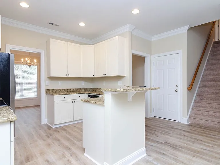 5040 Whitner Dr — Photo 9
