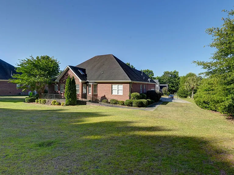 108 Hastings Point Dr — Photo 35