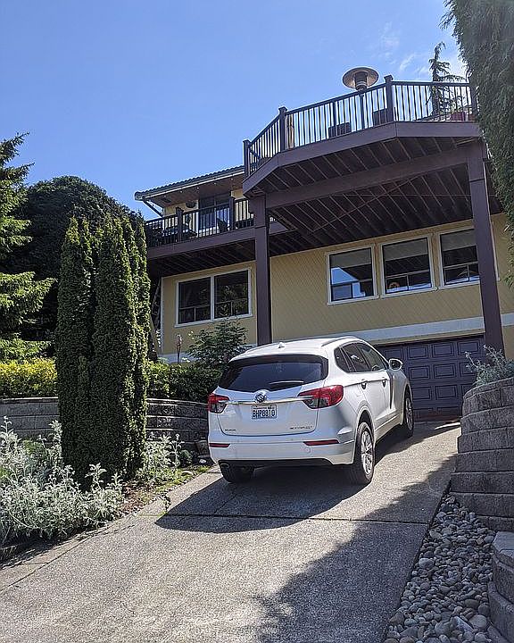 2nd image of 612 6th St