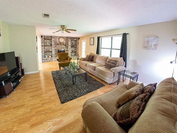 3rd image of 208 Turtle Creek Dr