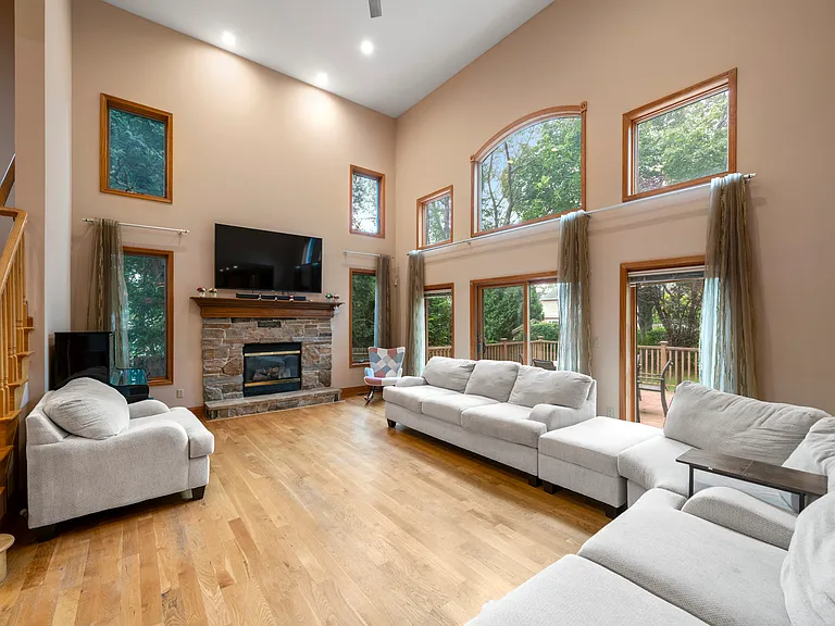 325 Cooper Pl — Photo 8