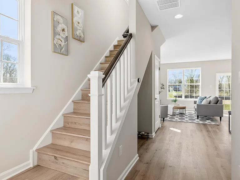 996 Woodview Ct — Photo 4