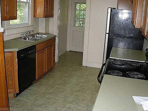 5th image of 520 Connecticut Ave