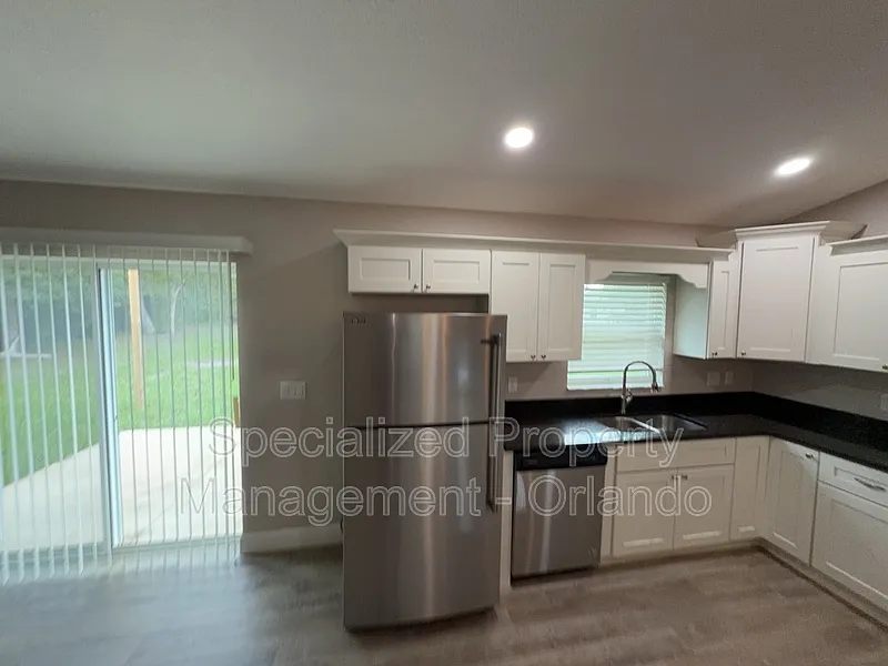 3 bed, 2.0 bath, 1453 sqft, $1,645 — Photo 3