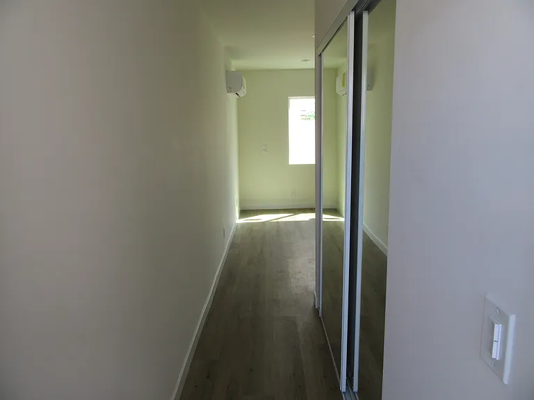 3008 1/4 S West View St #1/4 — Photo 3