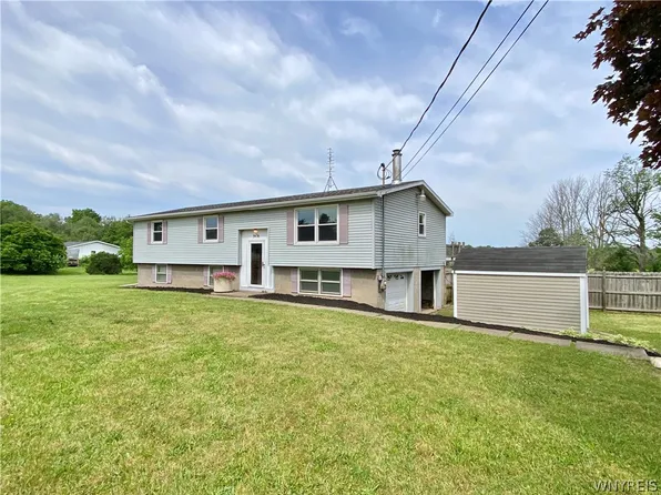 9436 Warsaw Rd, Le Roy, NY 14482