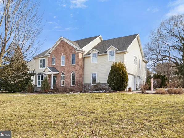 965 Wetherburn Dr, York, PA 17404