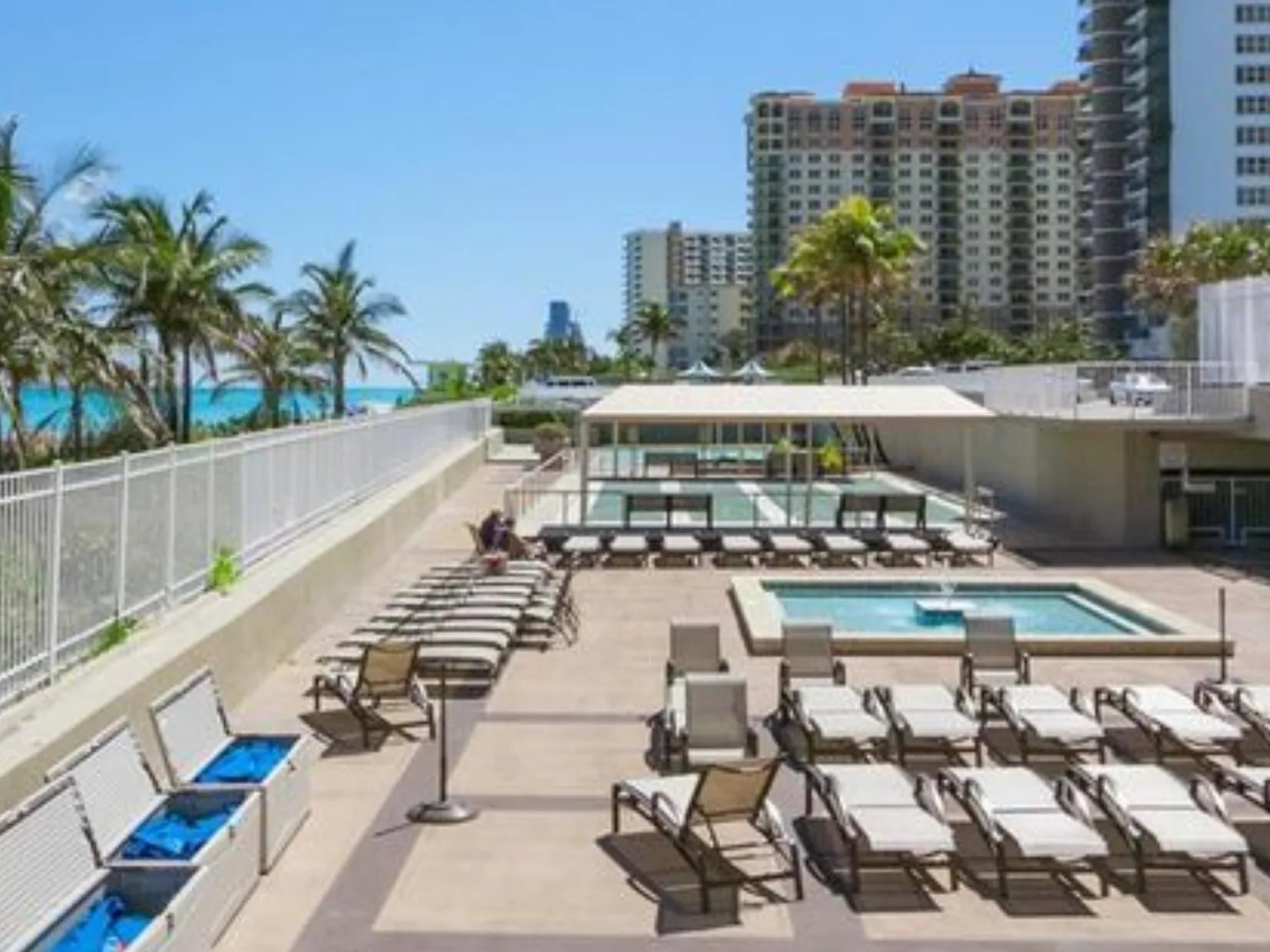 1 bed, 1.5 bath, 1000 sqft, $2,200 — Photo 3