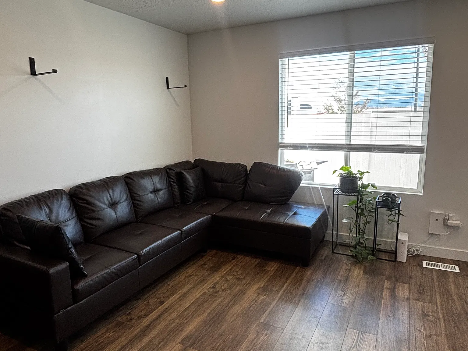 3 bed, 1365 sqft, $2,100 — Photo 3