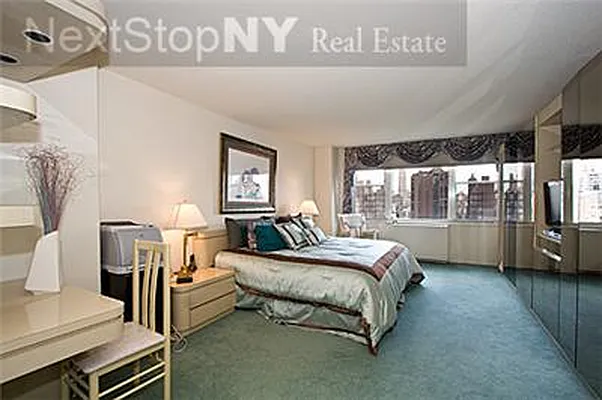 Sold by NextStopNY | media 24
