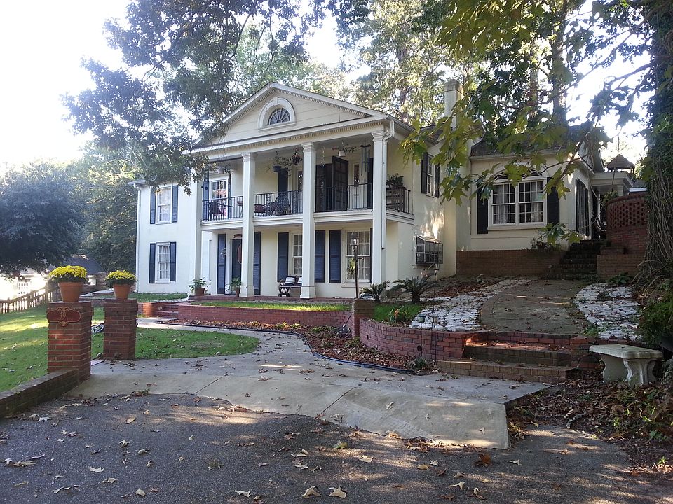 House from cul de sac