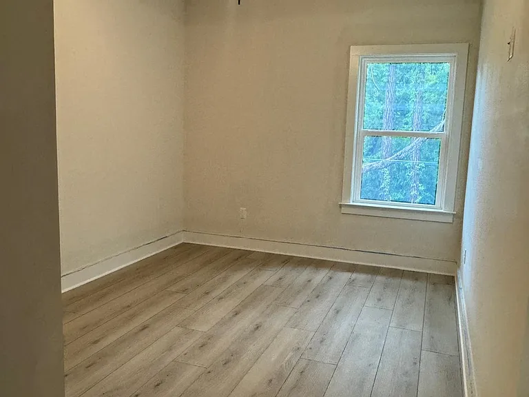 362 Cloverdale Blvd — Photo 7