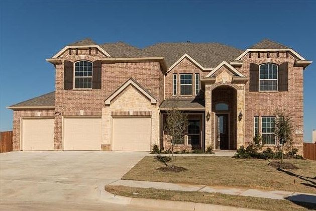3 Car Garage in Cul-De-Sac