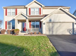 53 Saint Marys Ln, Lindenhurst, IL 60046
