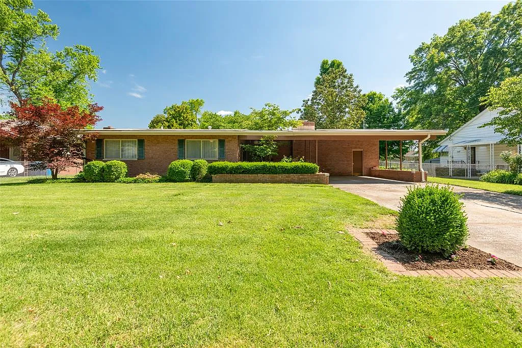 2114 Clark Ave photo 1