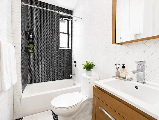 Bathroom, photo 1