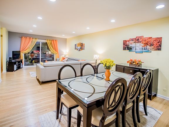 3rd image of 4840 Foster St APT 213