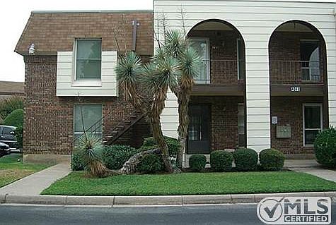 2nd image of 4048 Ridglea Country Club Dr APT 1210
