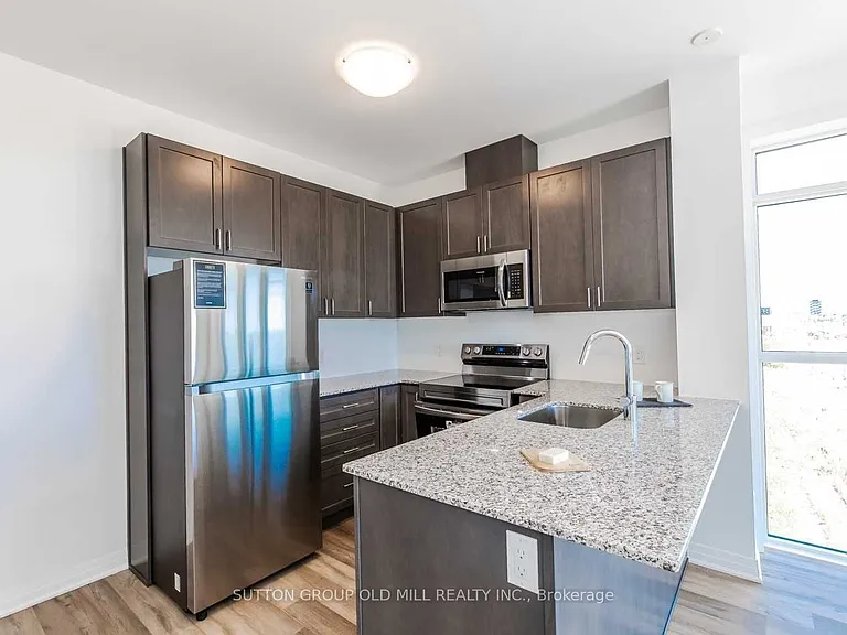 95 Dundas St W #307 — Photo 8