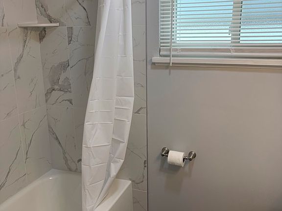 5th image of 277 Floralea Pl