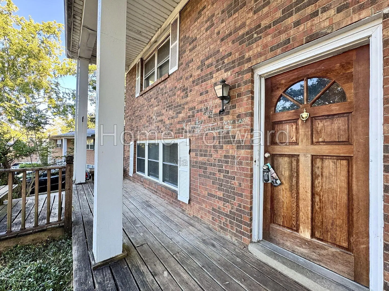3 bed, 1.0 bath, 1408 sqft, $1,295 — Photo 2