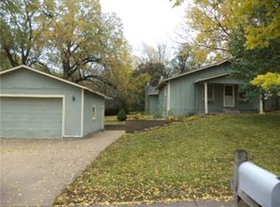 400 N Olathe View Rd, Olathe, KS 66061