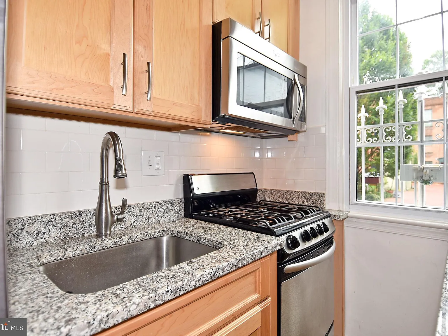 2 bed, 1.0 bath, 672 sqft, $3,200 — Photo 4