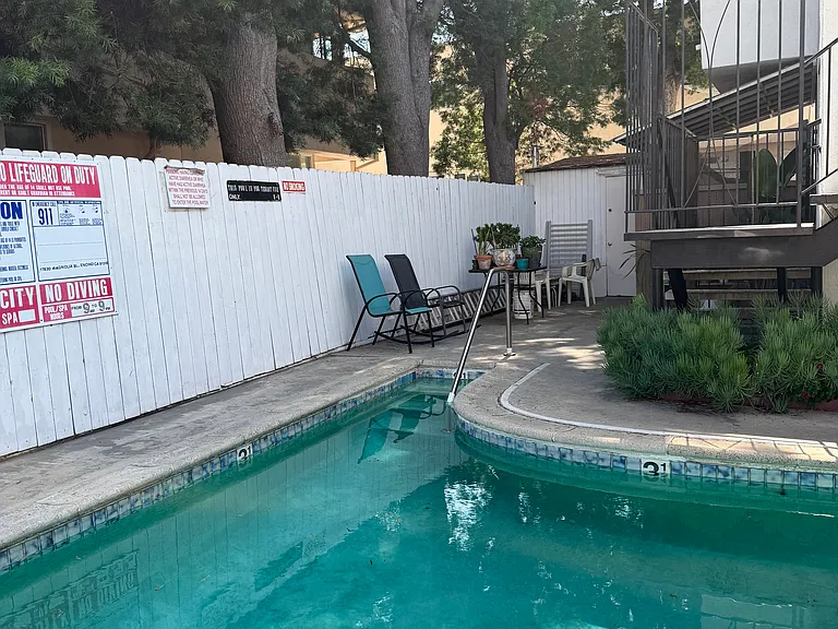 17830 Magnolia Blvd #11 — Photo 9