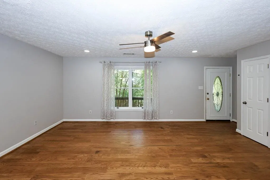 3 bed, 2.0 bath, 1700 sqft, $2,350 — Photo 4