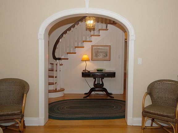 Foyer Arch Way