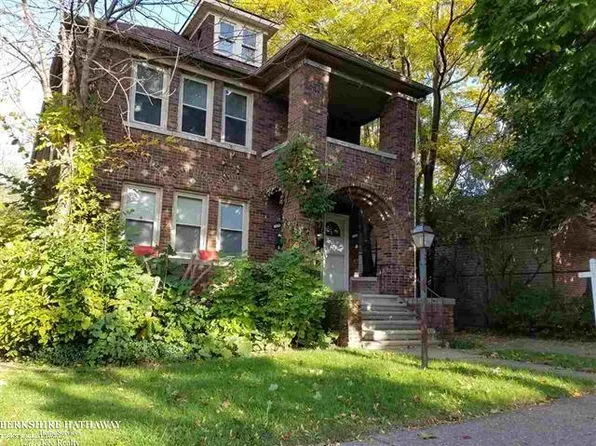 1004 Lakepointe St Unit 1, Grosse Pointe, MI 48230