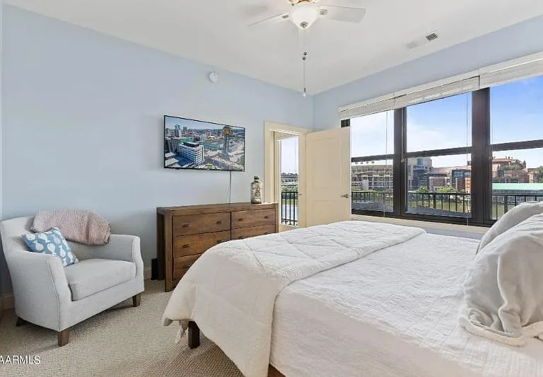 445 W Blount Ave #415 — Photo 9