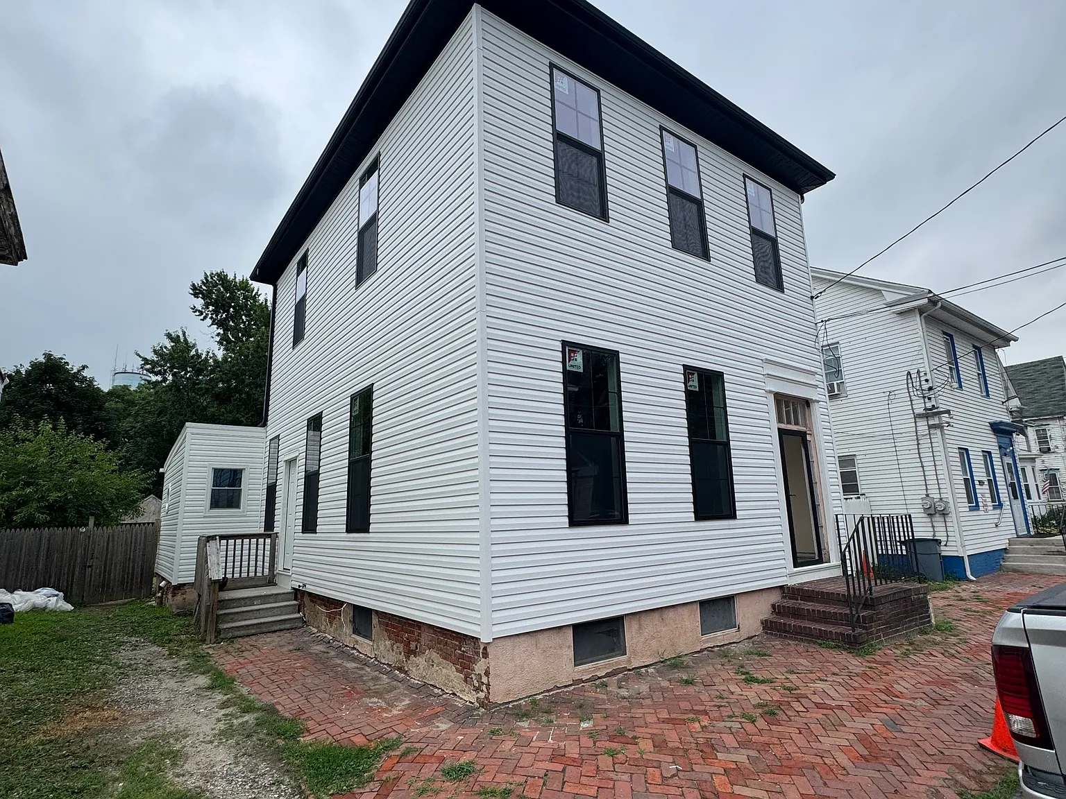 4 bed, 1929 sqft, $2,250 — Photo 1