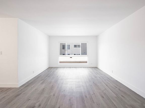 3rd image of 1042 N Orange Grove Ave APT 5