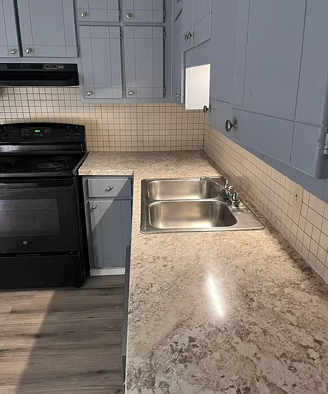 140 Hunters Ln #C — Photo 3