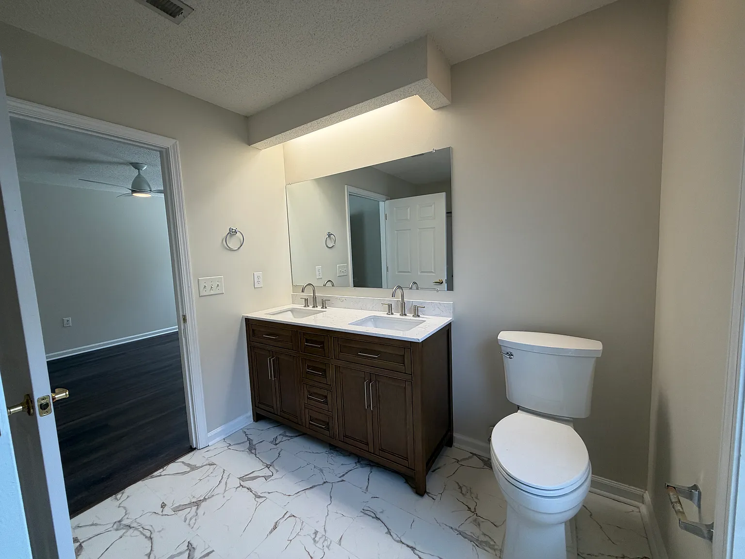 3 bed, 1381 sqft, $2,100 — Photo 3
