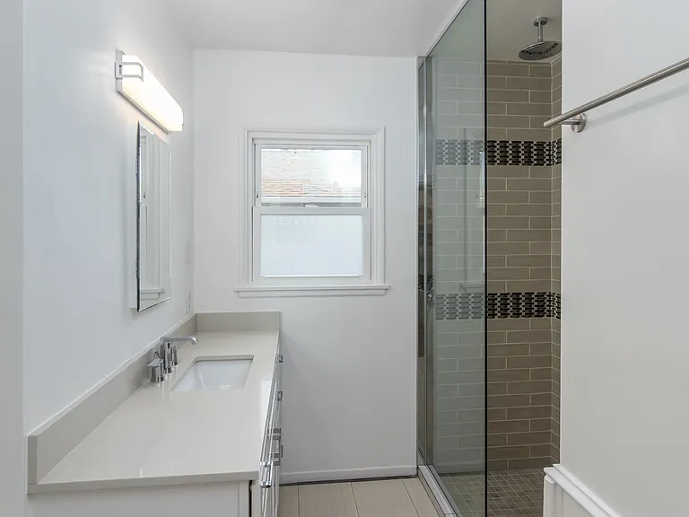 8129 Darby Ave — Photo 4