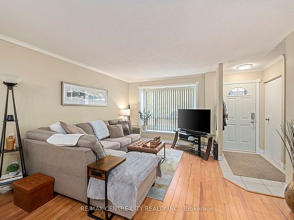 5th image of 475 Sandringham Cres #9