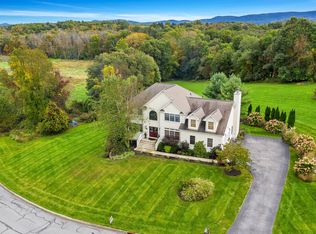 105 Denniston Dr, New Windsor, NY 12553