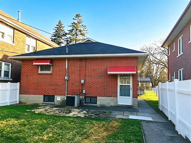 787 Campbell Ave #1 & 2 — Photo 1
