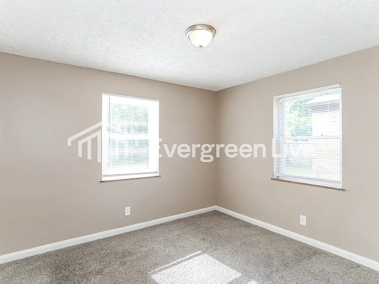 4047 Washington Ave — Photo 12