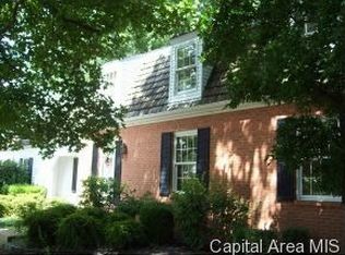 9 Cardinal Dr, Jacksonville, IL 62650