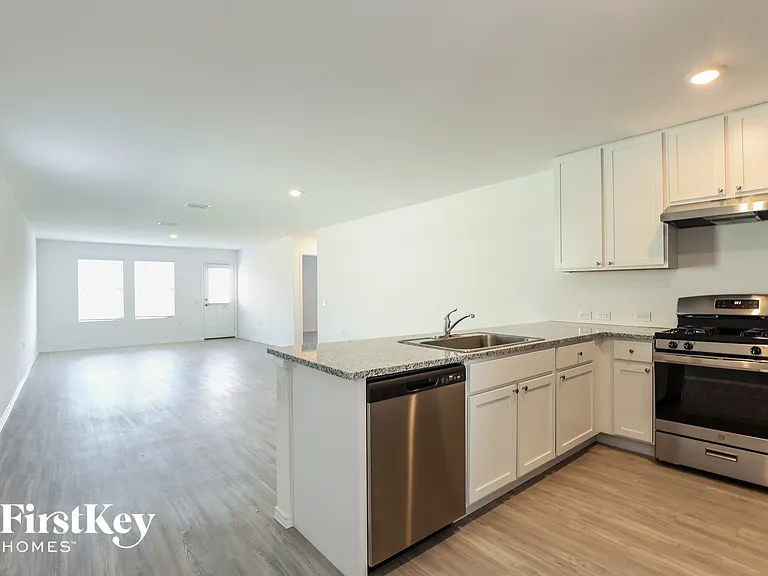 4547 Emma Way — Photo 5