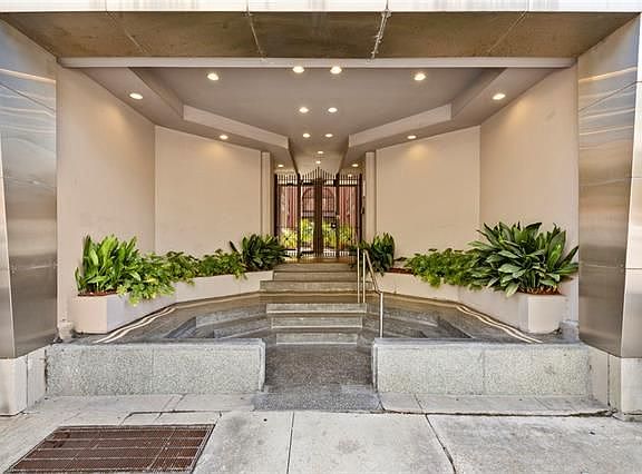 3rd image of 760 Magazine St APT 108